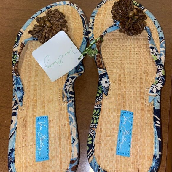 NWT Vera Bradley flip flops size small - Picture 3 of 4